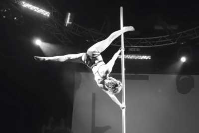 Pole dance, donne che ballano attorno a un palo: �Ma non � erotismo�